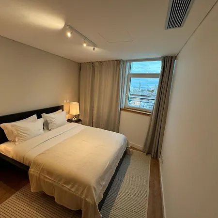 东方火车站里斯本之家公寓 *